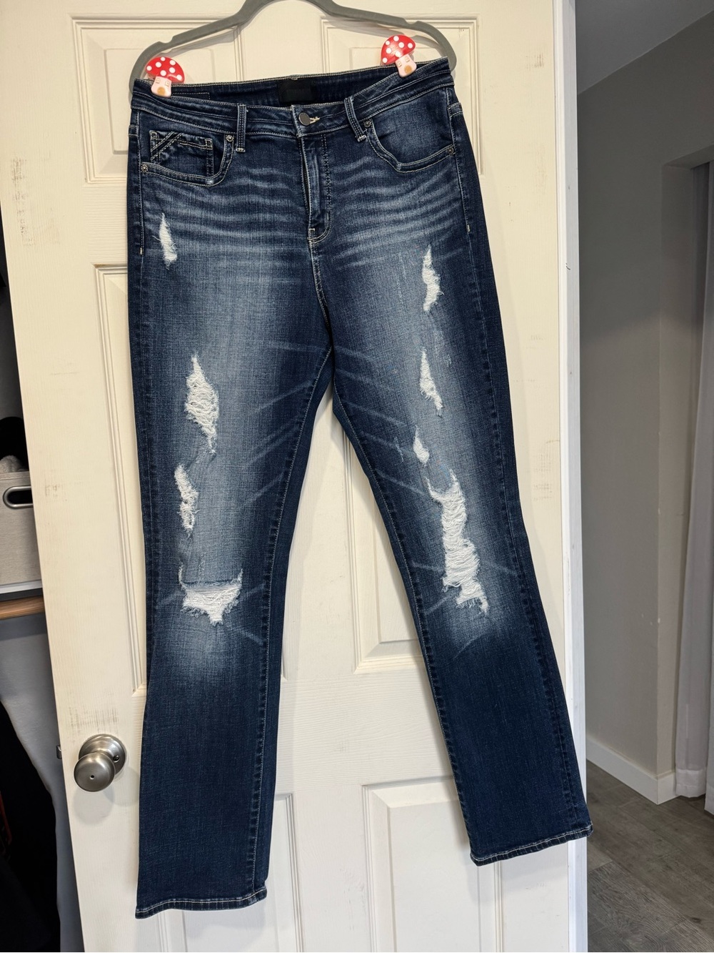 Buckle Women's Distressed Straight Leg Jeans in Dark Blue